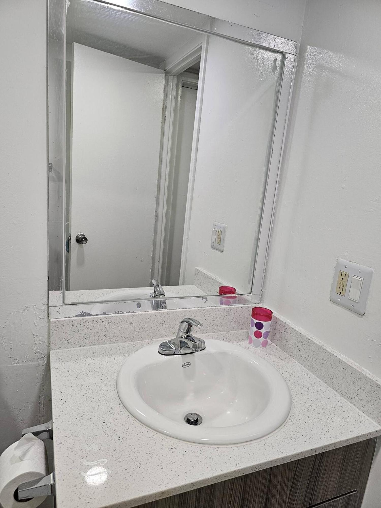 Room In Apartment - The Sample Rd Retreats 帕诺滩 外观 照片