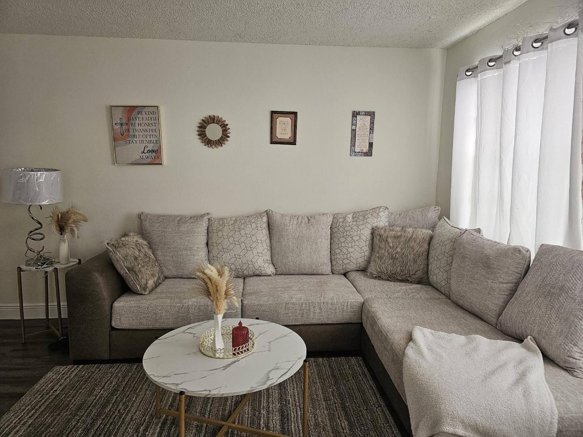 Room In Apartment - The Sample Rd Retreats 帕诺滩 外观 照片